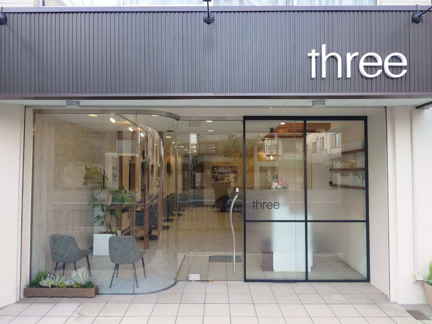 three（スリー）